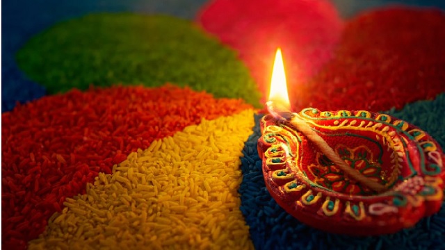 Diwali: 24 अक्टूबर को दीपावली, दोस्तों और रिश्तेदारों को करें ये Whatsapp मैसेज